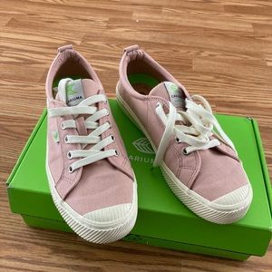 Cariuma OCA Low 9 Rose Canvas shoes NWB
